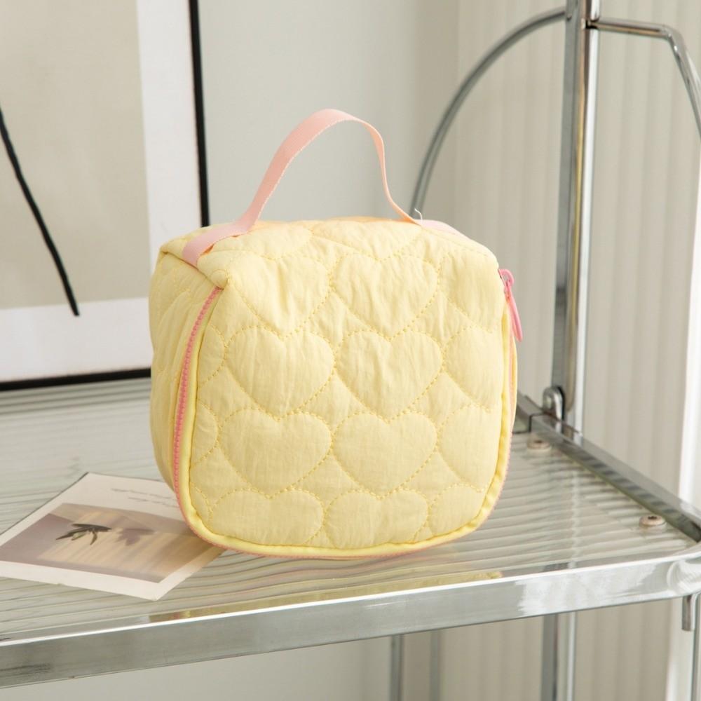 New Portable Makeup Bag Cute Love Pattern Korean Version Travel Handbag Makeup Storage Large Capacity Wash Bag Travel Use