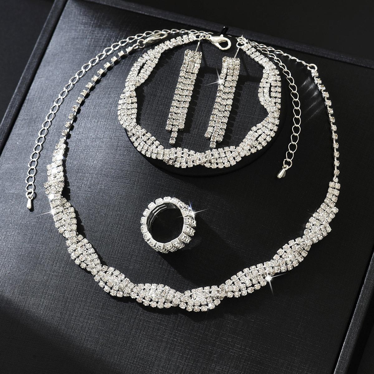 

Свадебные аксессуары Ожерелье Свадебное ожерелье со стразами Серьги Свадебные аксессуары