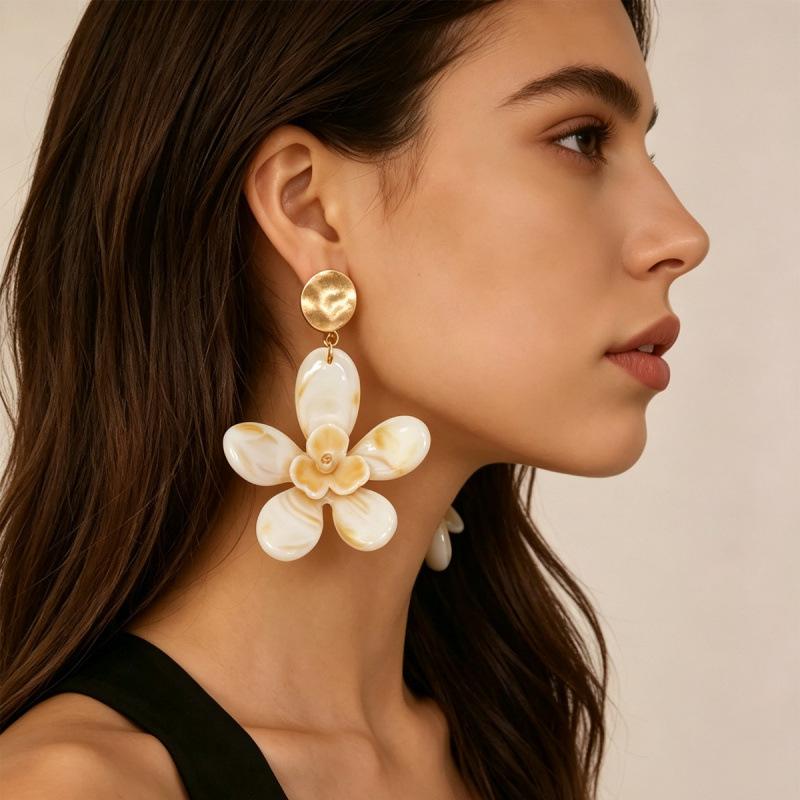 Accessories Vintage French Romance Pearl Earrings Women's Fashion Niche Premium Flower Stud Earrings