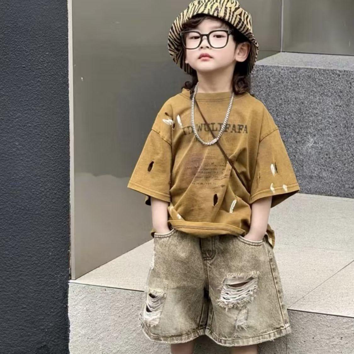 Boys  Summer Set: Distressed Short-Sleeve Top + Jeans Korean-Style Retro Two-Piece Set 90