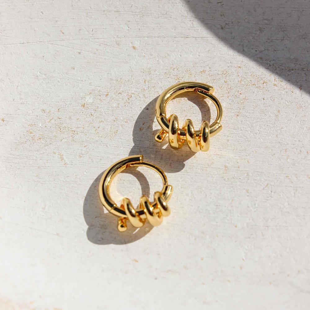 Punk Rock Metal Twisted Spiral Mini Hoop Earrings Stainless Steel Small Circle Round Huggie Ear Buckle Fashion 2026 New Jewelry