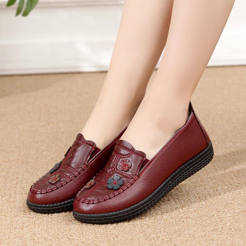 

Women s shoes embroidered mother shoes spring and autumn new one-pedal wear off convenient and comfortable non-slip soft sole soft surface women s 40 темно-червоний колір