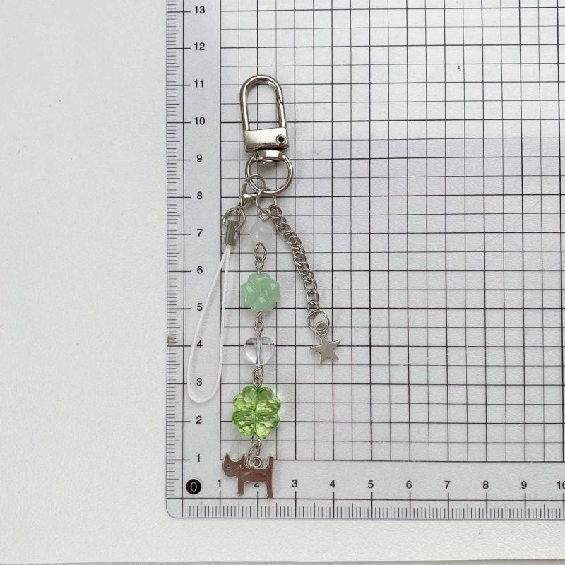 Stylish Cat Beaded Charm Keychain Handmade Four Leaf Clovers Pendant for Bags and Phones Colorful Keyring Accessories