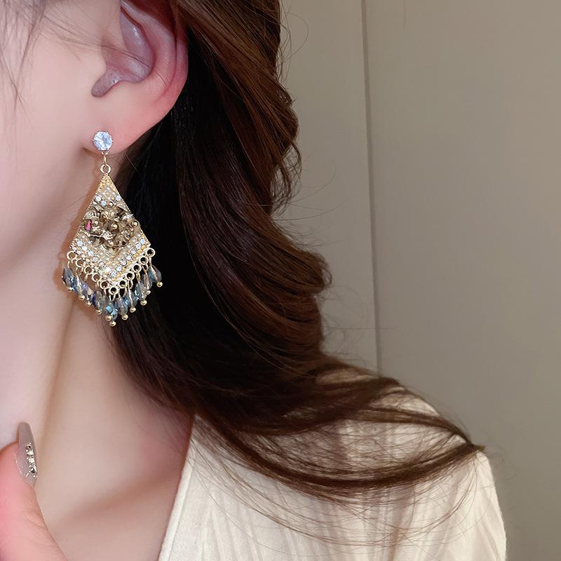 Europäischer und amerikanischer ethnischer Stil, mit Diamanten besetzte Wassertropfen-Quasten-Ohrringe, Steckerohrringe, Damenohrringe, Design-Sinn Nische
