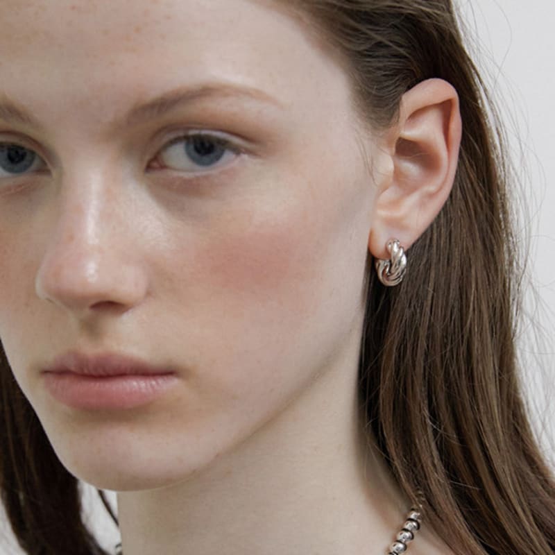 by hyeres Rope loop earrings (Silver) BH7E52700WBXXX