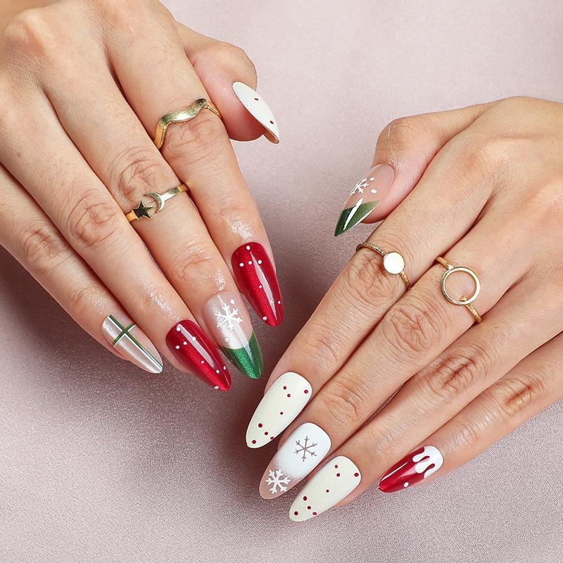 24-Piece Christmas Almond Nail Art Set: Snowflake Design & Cat Eye Wearable Tips in Gift Box
