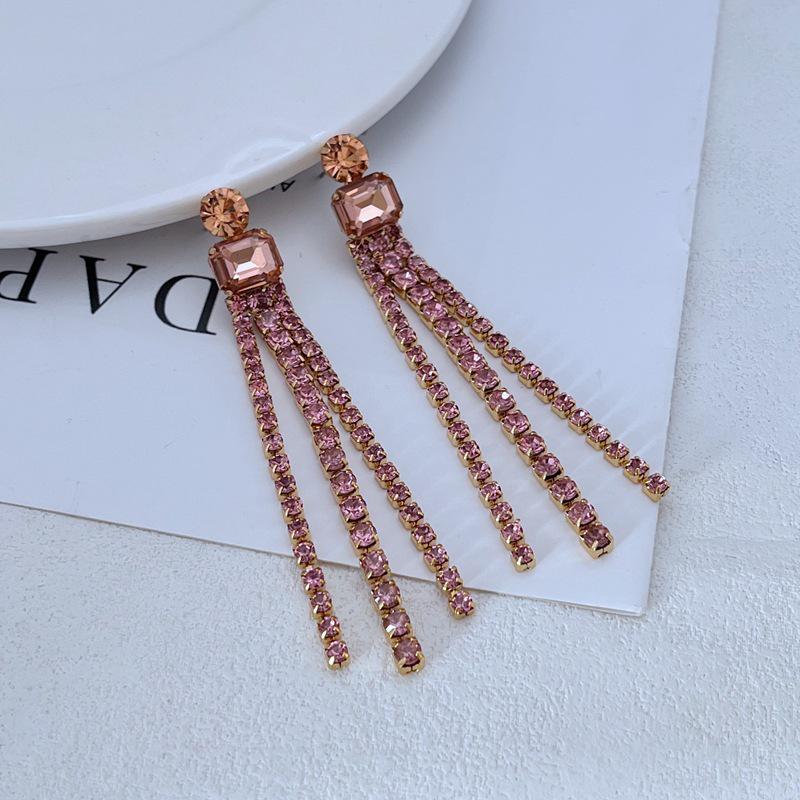 

Элегантные серьги с длинными кисточками в европейском и американском стиле, с нишевым дизайном и подчеркнутой индивидуальностью. розовый