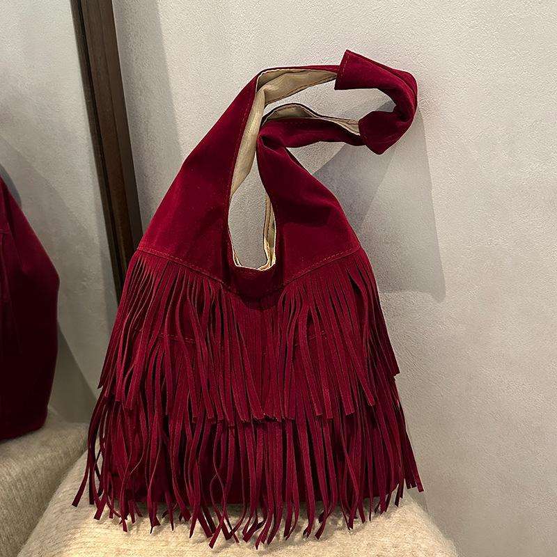 

Вместительная сумка-тоут с бахромой, женская, новая модная универсальная плечевая сумка 2025 года на осень и зиму, ретро сумка под мышкой красный