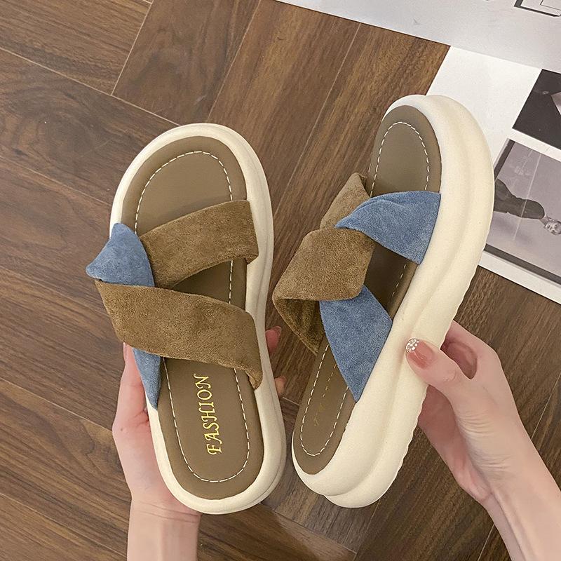 

Крутые шлепанцы на толстой подошве женские модные летние новые ощущение ходьбы по дерьму многоцветные перекрещенные пляжные шлепанцы женские 40 синий