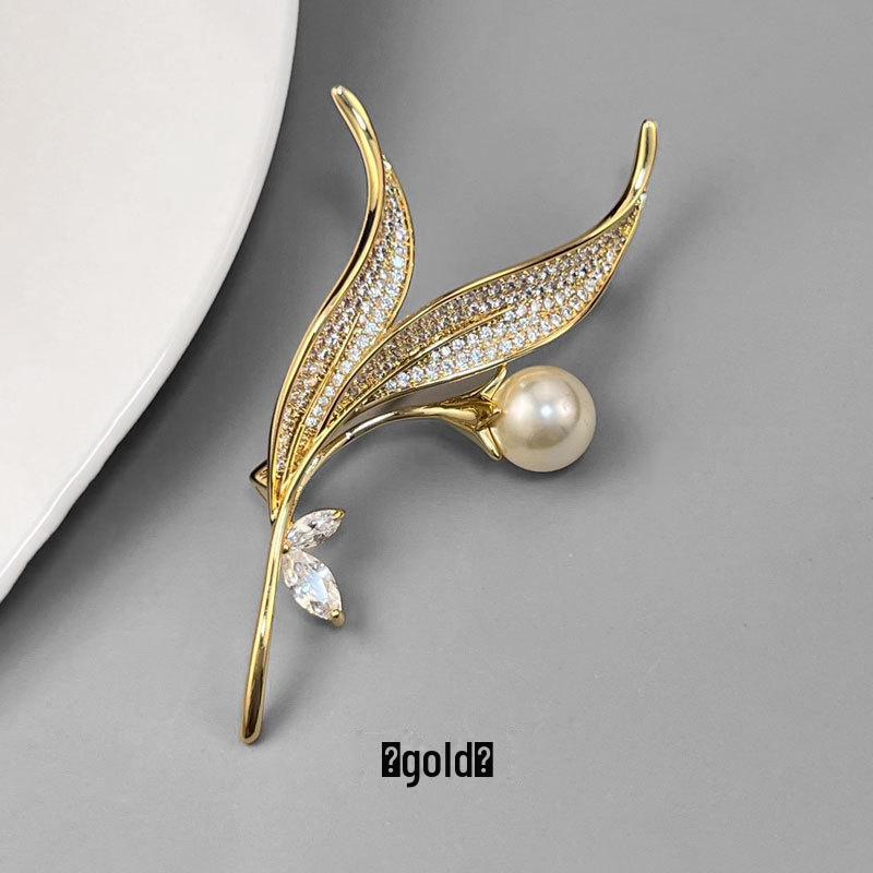 

Элегантная брошь в виде листа с цирконием и жемчугом — роскошный и изысканный дизайн