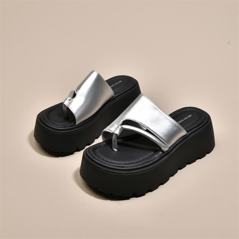 2025 summer new French niche thick-soled outer slippers women's casual with skirt beach cover toe flat women's shoes