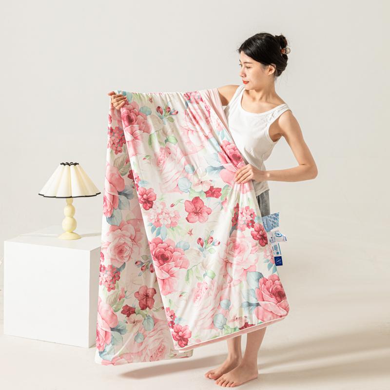 Fashion Cooling Blankets Smooth Air Condition Comforter Lightweight Summer Quilt Cool Feeling Skin-friendly Breathable Quilts