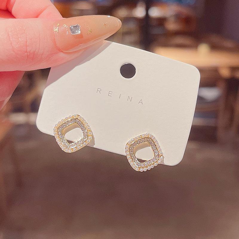 Geometric Fashion Diamond Pearl Earrings: S925 Silver Needle, Trendy & Elegant Design for Women