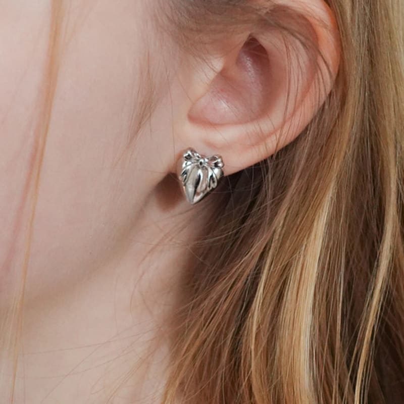 LUNNE Silver 925 Sweet Ribbon Heart One-Touch Earrings #LSE97