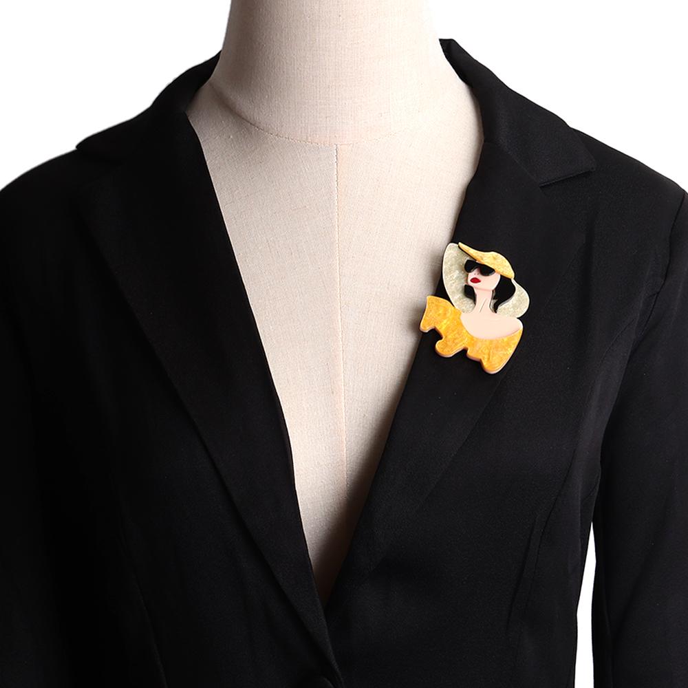 Cute Abstract Lady Acrylic Brooches Pins for Women Personalized Funny Cartoon Girls Figure Resin Badge Jewelry Accessories Gifts