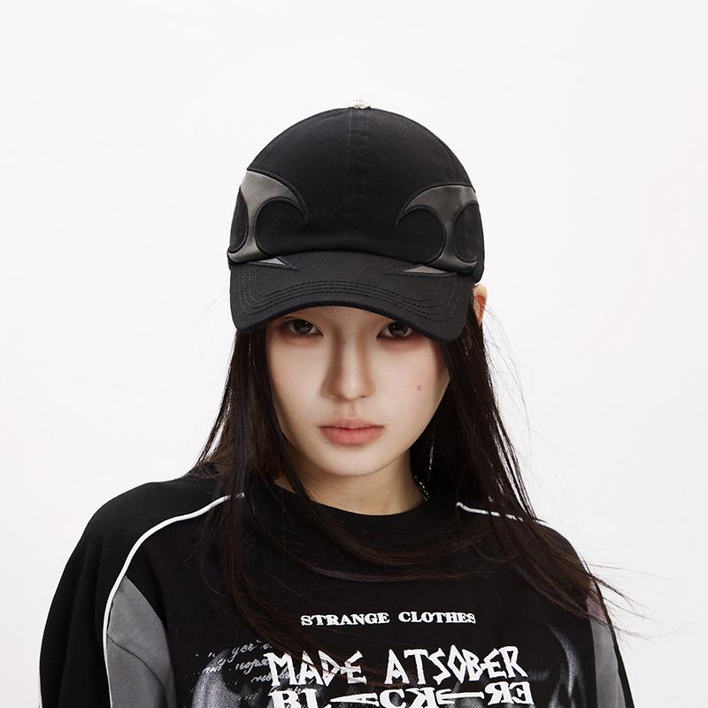 Premium Cotton Baseball Cap with Custom Logo Embroidery - Trendy and Sun Protective Duckbill Design