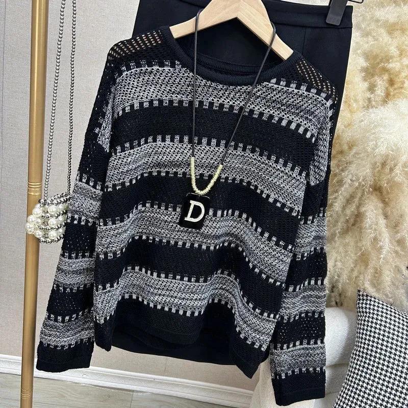 

Контрастный полосатый свитер с круглым вырезом и длинными рукавами женский осенний с открытыми плечами на каждый день вязаный топ XS чёрный