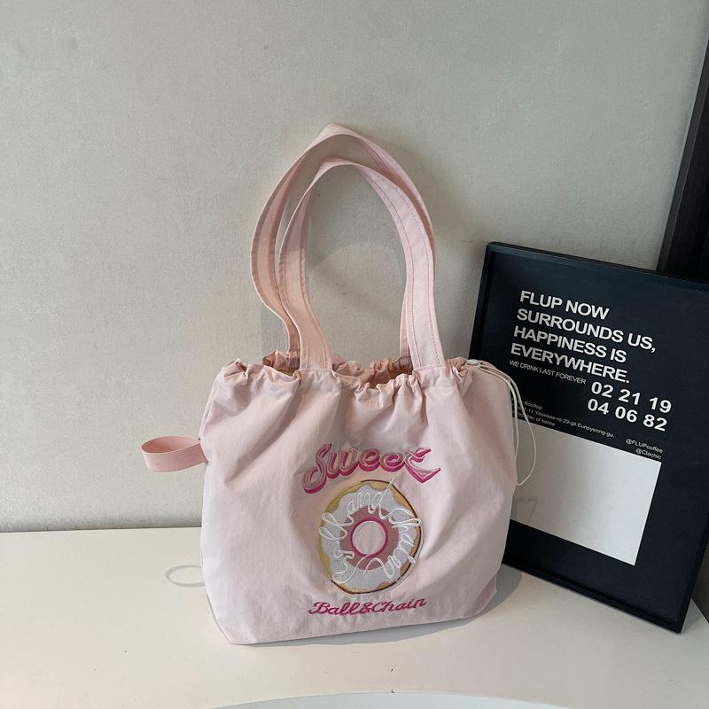 Trend fashion niche design shoulder bag women's 2025 spring new personalized lightweight portable messenger tote bag