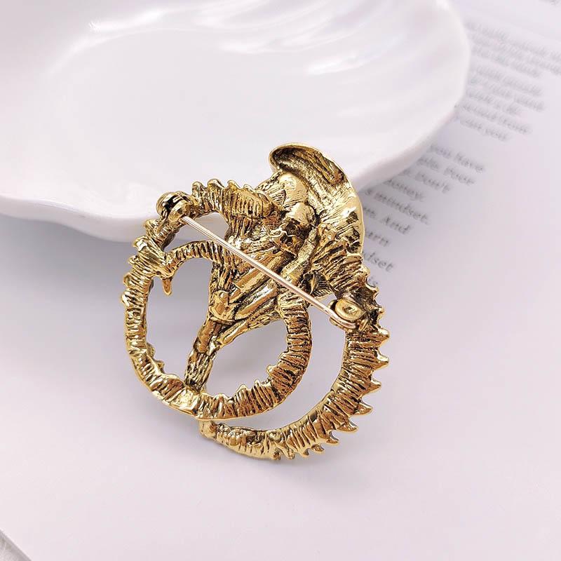 Retro Cobra Snake Brooch Pin for Men - Stylish Animal Badge for Suit Collars