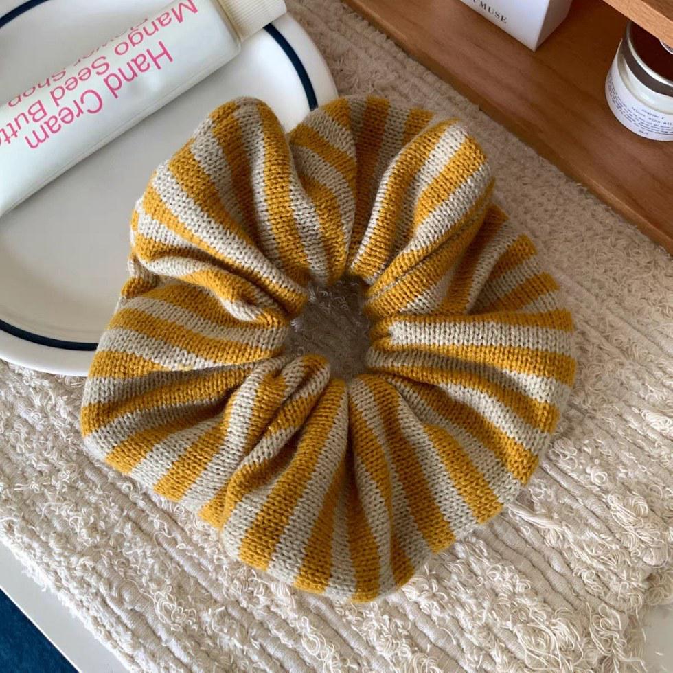 

Popular Striped Knit Scrunchies: High Elasticity Hair Ties for a Gentle, Chic Look жовтий