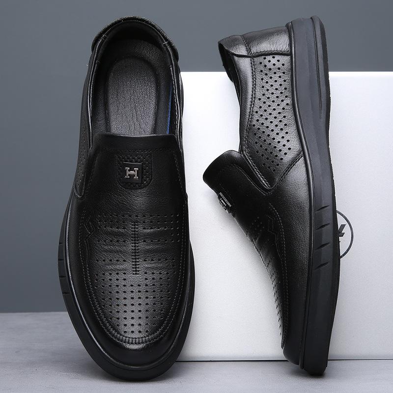 

Первый слой сандалий из коровьей кожи для мужских летних мягкоподошвенных мягколицевых повседневных полых кожаных туфель для мужчин среднего возраста, нескользящие туфли с отверстиями 41