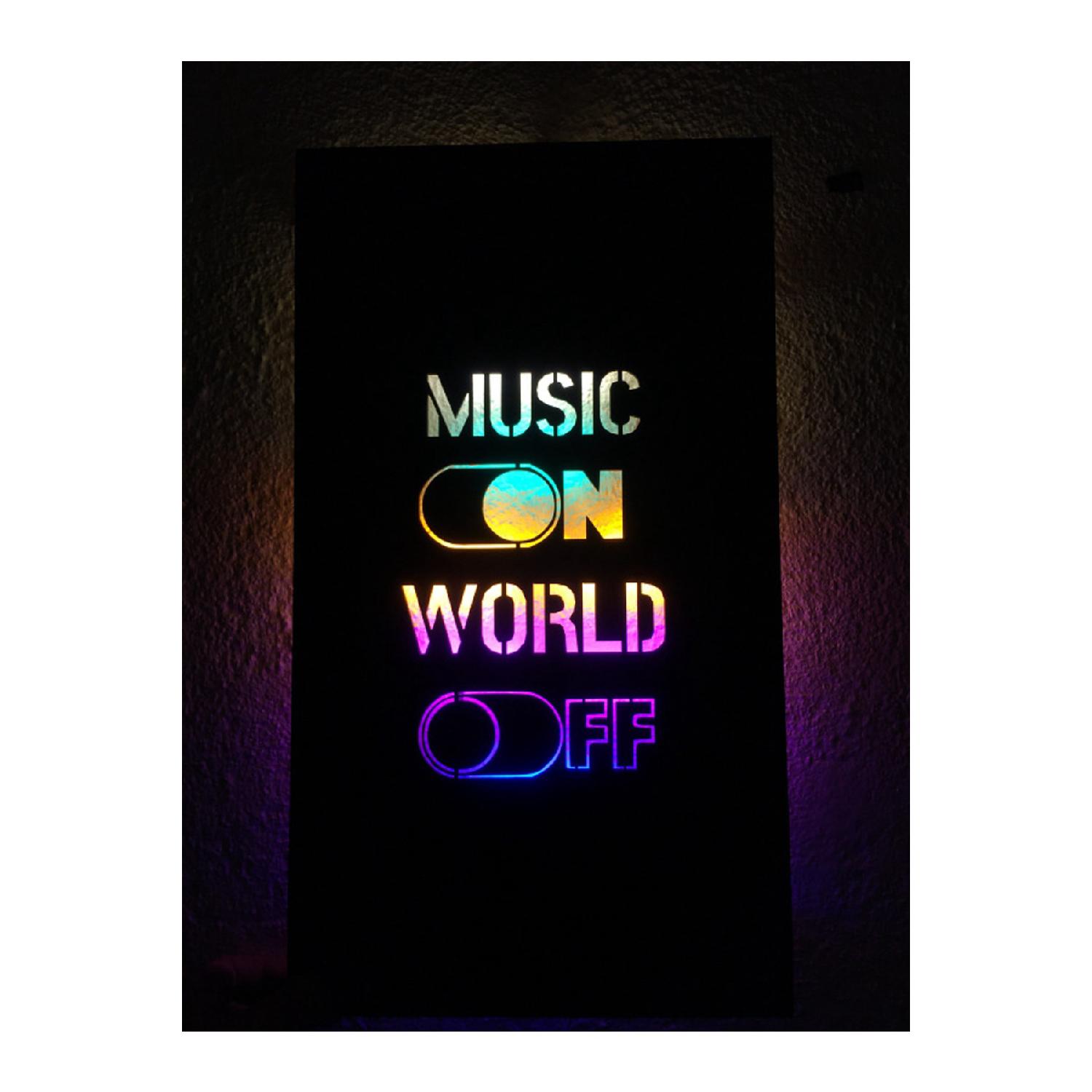 

Деревянная картина Music On World Off со светодиодной подсветкой 45x24см 45 x 24