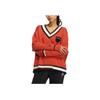 adidas Originálny pletený vianočný sveter s výstrihom do V a vyšívaným logom pre ženy, oranžový HS9520