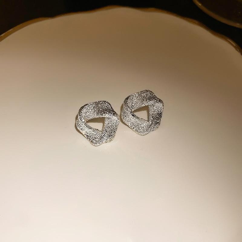 

Silver needle irregular Doudou earrings ins new versatile high-end stud earrings niche fashion temperament earrings