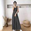 Elegantes ärmelloses Maxikleid mit schwarz-weißen Streifen - Sommerkollektion 2026