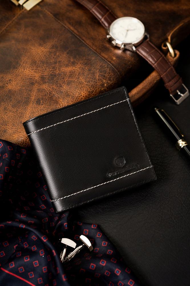 Classic Men's Wallet Made of Natural Leather - Peterson