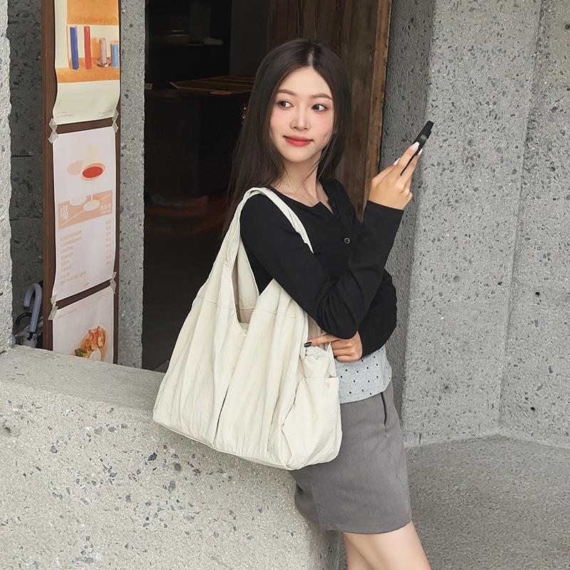 Large-capacity casual and lightweight cloth bag women's new versatile simple shoulder underarm bag commuter tote bag