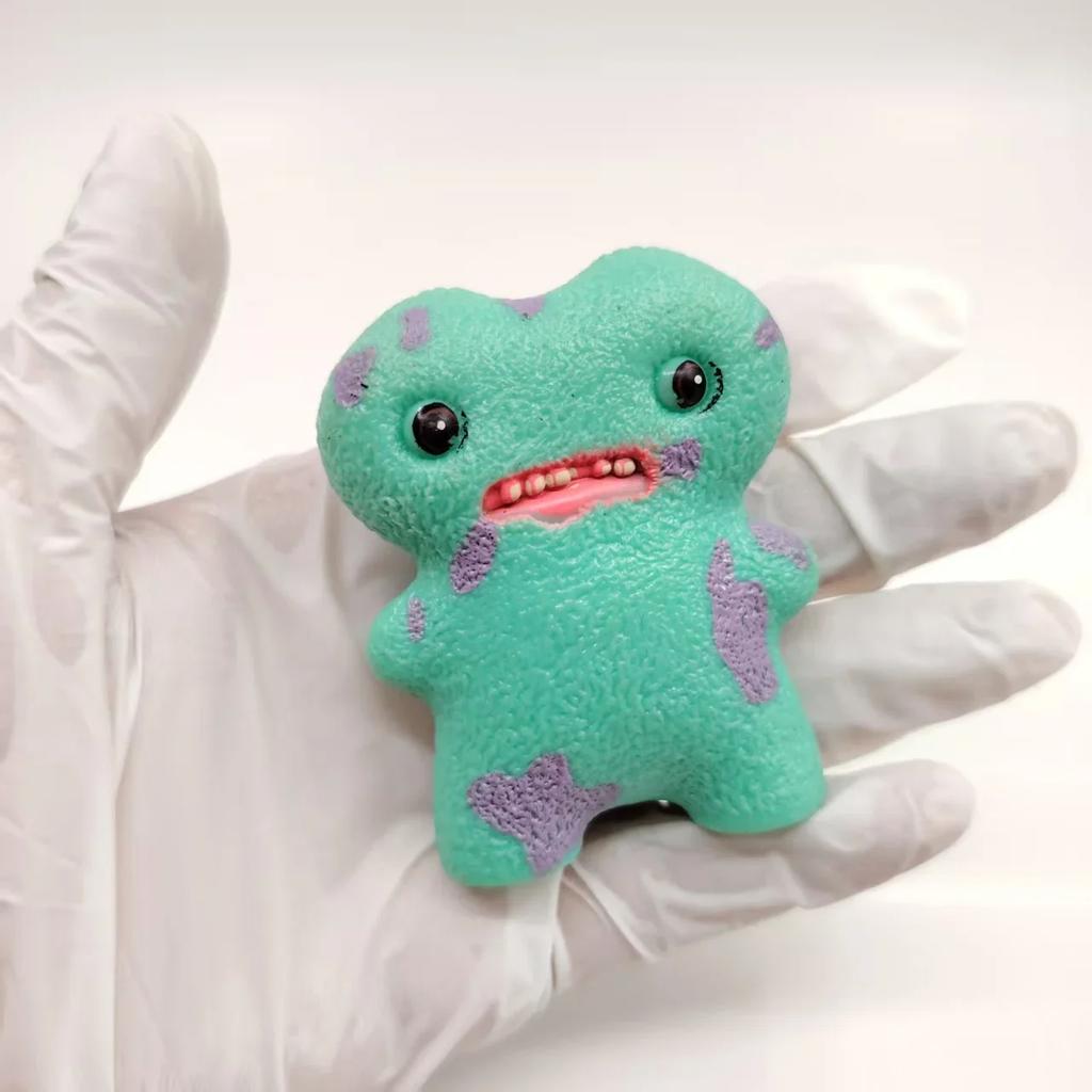 Figura Mostro Brutto Dente Occhi Larghi Strambo Ghigno Urlo V3 Ciondolo Collezione Modello Giocattolo Miglior Regalo di Compleanno per Bambini