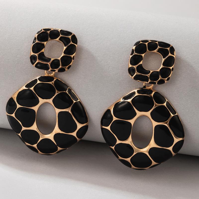 New accessories, stud earrings, square leopard print geometric earrings.