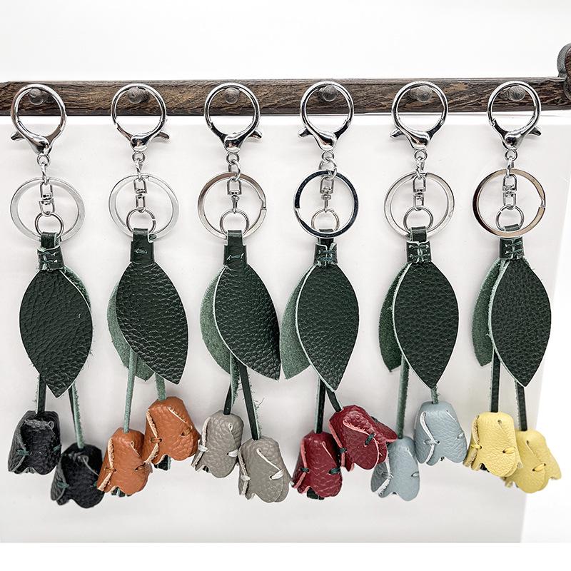 Handgefertigter Schlüsselanhänger-Anhänger aus echtem Leder in Tulpenform