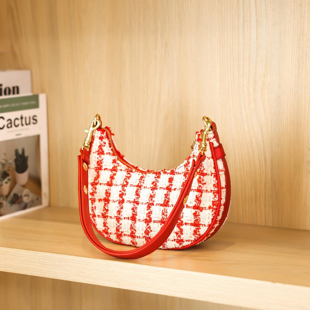 2024 Fall/Winter New Fashionable Niche Design Woolen Underarm Bag with a High-End Feel, Single-Shoulder Crossbody Dumpling Bag