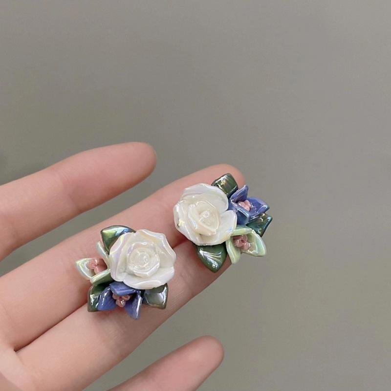 Fashion light luxury high-end stud earrings small fresh flower series earrings sweet and exquisite niche versatile daily earrings