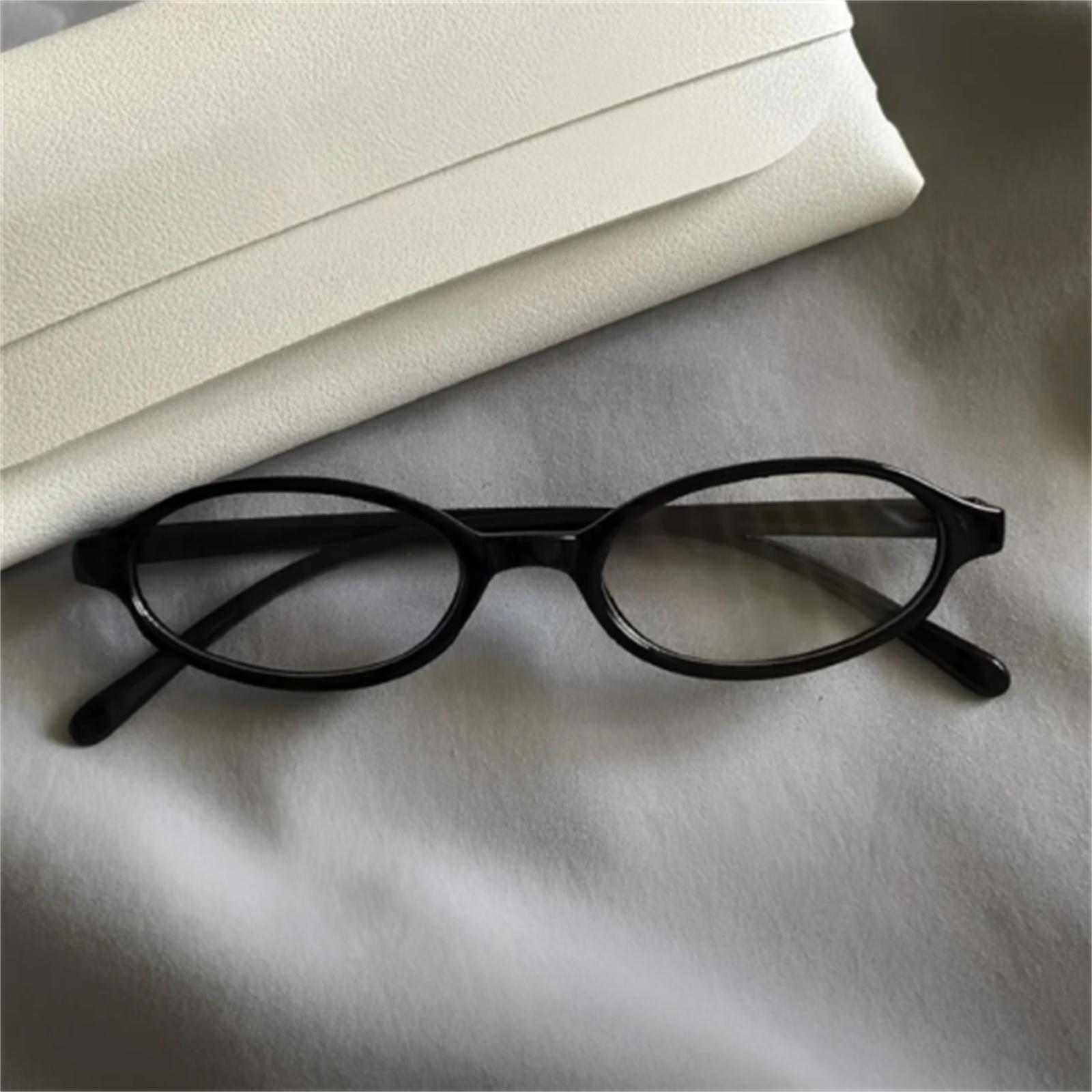 

Vintage Small Frame Eyeglasses Lightweight Durable Frame Suitable for Everyday Use and Various Face Shapes UV Protection Lens One Size