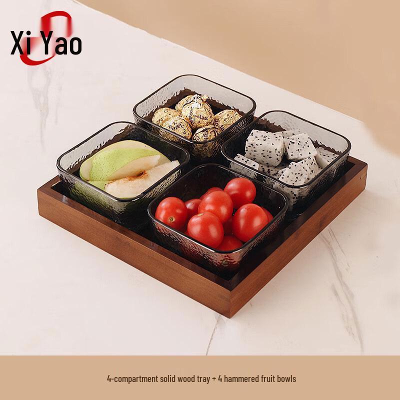 Набор стеклянной сервировочной миски и деревянного подноса