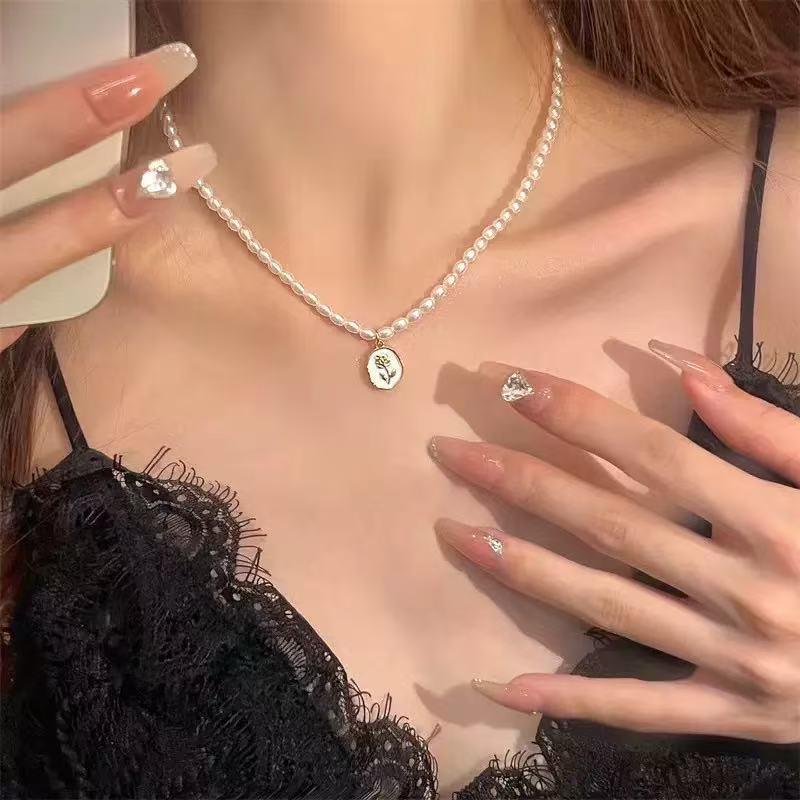 Glänzende Diamant-Schmetterling-Perlenkette: Damen Retro Würziges Mädchen Luxus Schlüsselbein Kette
