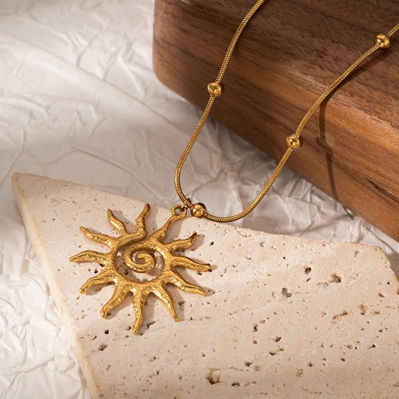 Retro Temperament Gold Color Stainless Steel Greek Totem Sun Pendant Necklace for Women Designer Charm Jewelry Accessories Gifts