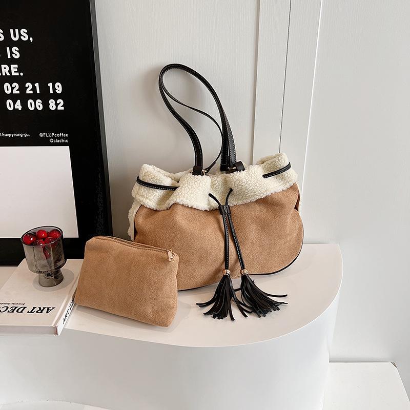 Autumn and Winter Large-capacity Contrasting Color Suede Bag, New Women's Bag, Retro Shoulder Bag, Popular Tote Bag, Bucket Bag.