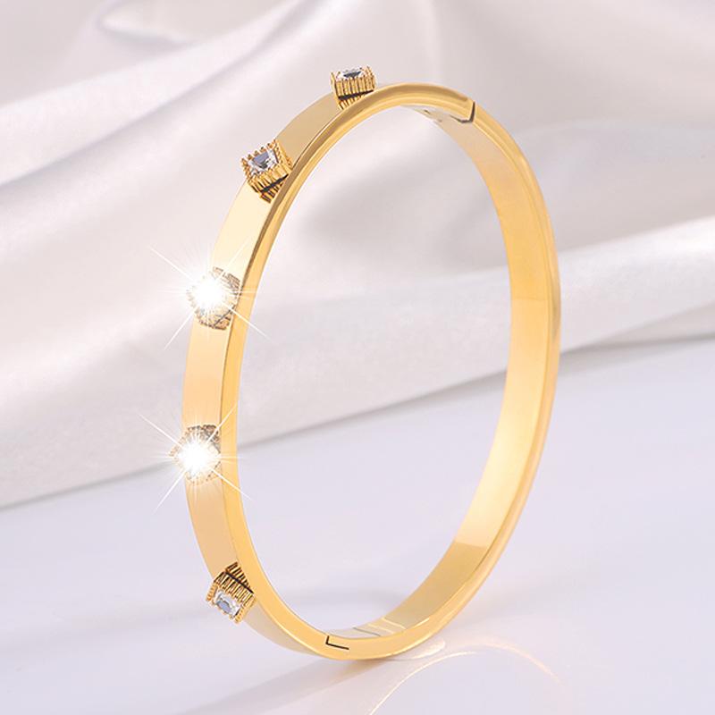 Titanium Steel , Light Luxury Gold Square Diamond-encrusted for Women, Fashionable and Personalized High-end G-style .