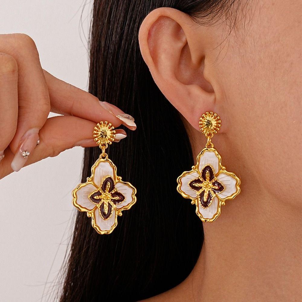 Luxury Flower Drop Earrings Lucky Metal Ear Drop Fashion Vintage Dangle Earrings Women
