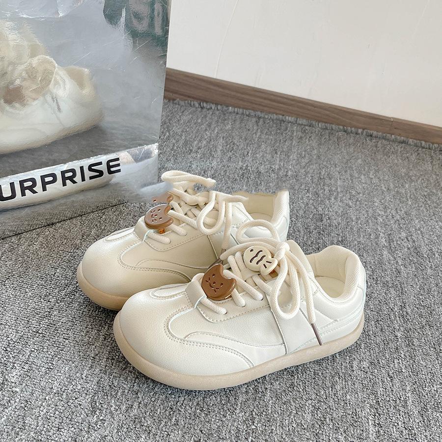 2025 Frühling neue dicksohlige deutsche Trainingsschuhe Damenmode vielseitige lässige Sportschuhe weichsohlige Studenten Schnür-Board-Schuhe