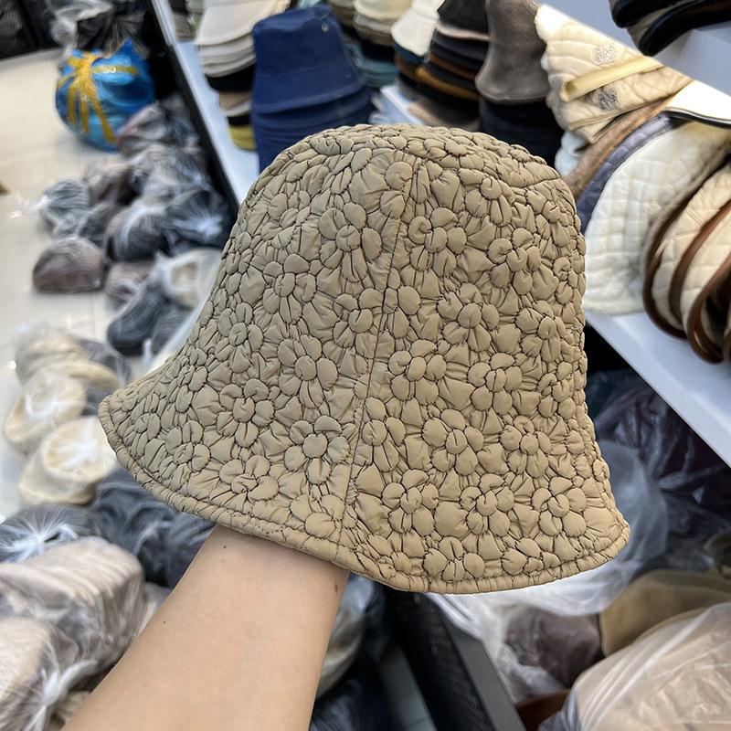 

Стильная зимняя плиссированная утепленная панама из шести частей с узором цветущей сливы, женская теплая панама, делающая лицо маленьким M（56-58cm） хаки