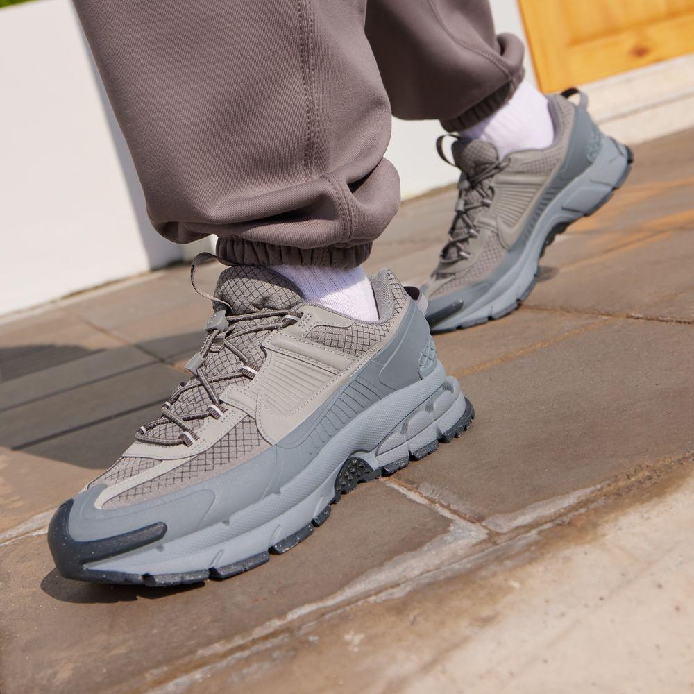 Nike Zoom Vomero 5 Roam Металлический Платиновый 42