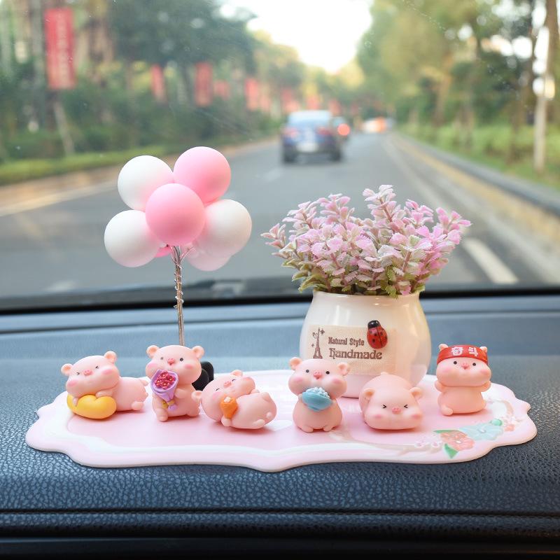 Celebrity Pig Car Ornament: Cute Console Decoration & Air Freshener Holder
