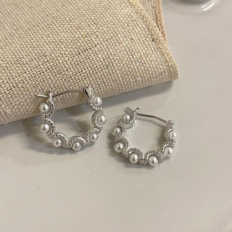 2024 Retro French Pearl Hoop Earrings – Elegant and Unique Design for Women