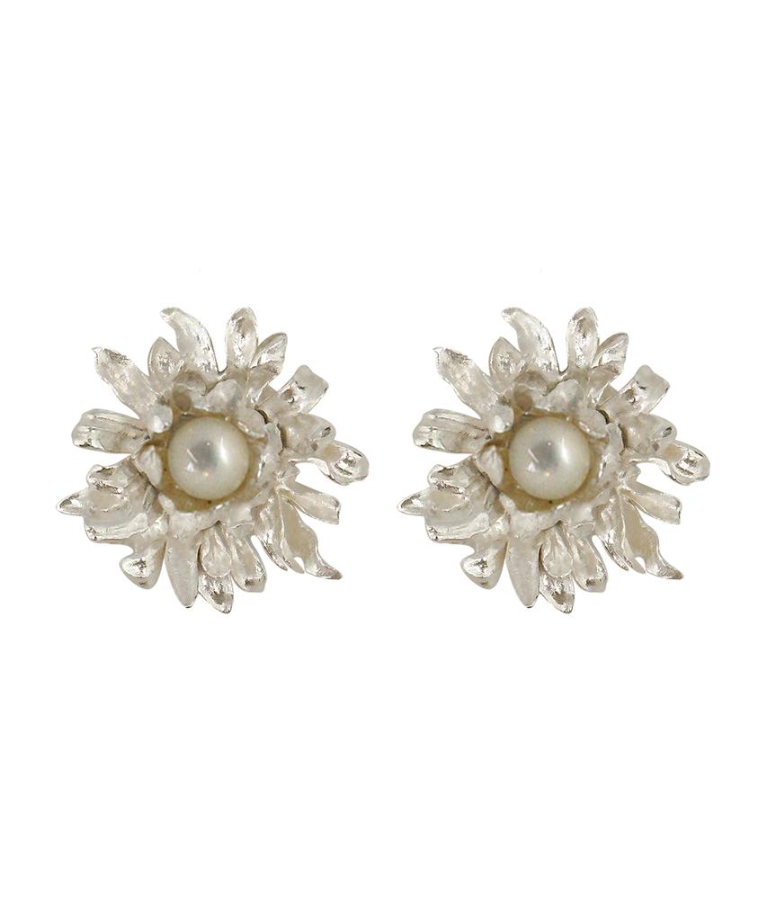 Beritolam Withered Flower Earrings (M)