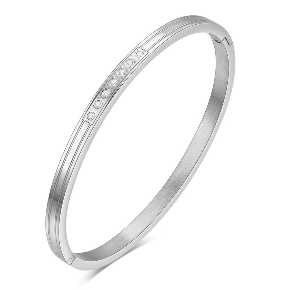 

Новый простой и универсальный модный браслет из титановой стали с инкрустацией цирконием и парными отверстиями серебряный